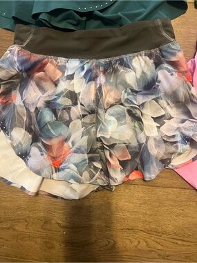 Lululemon fast and free shorts size 4 Floral
